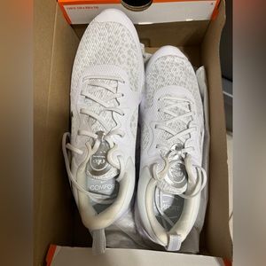 Nike tennis shoes 9.5 NEVER WORN